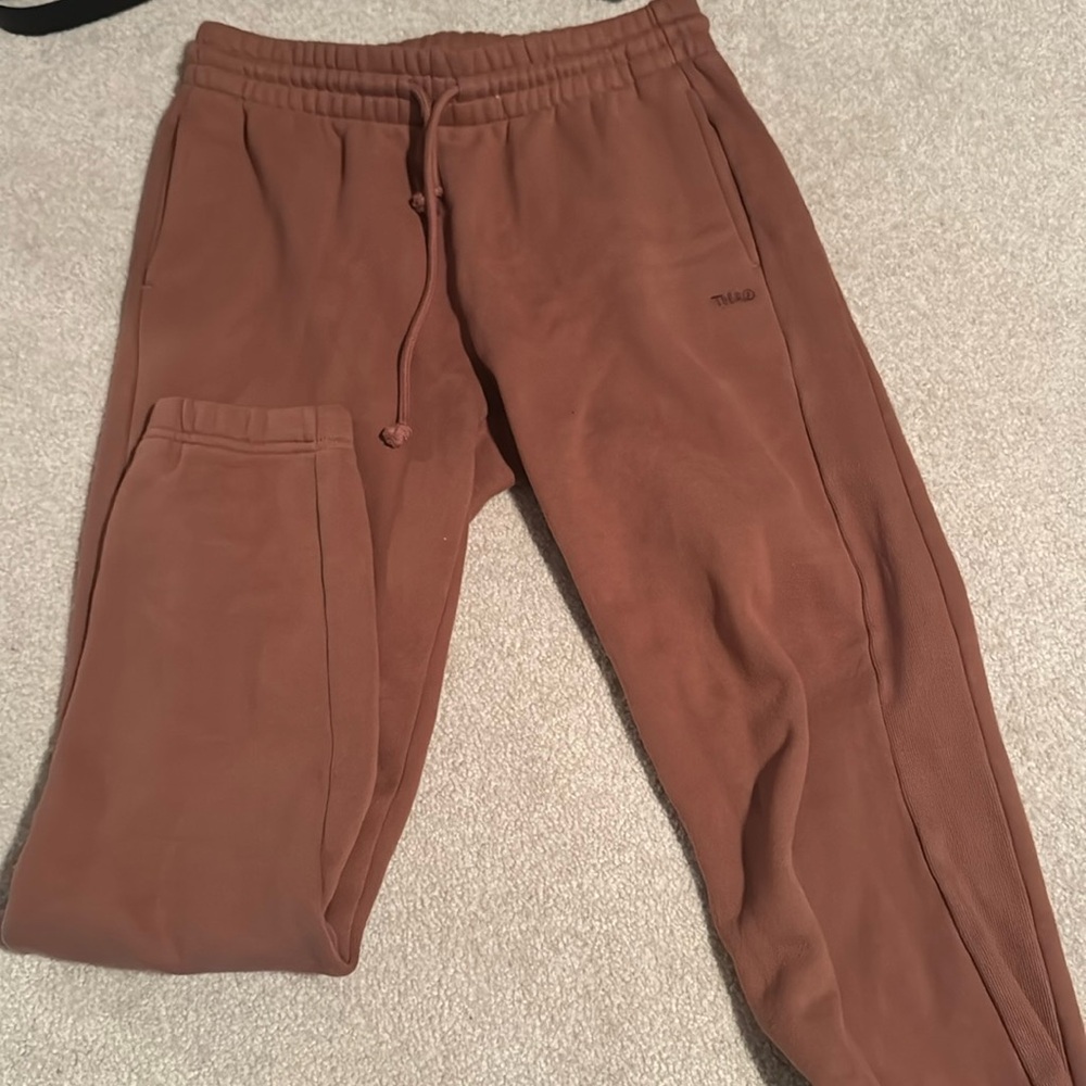 aritzia sweatpants